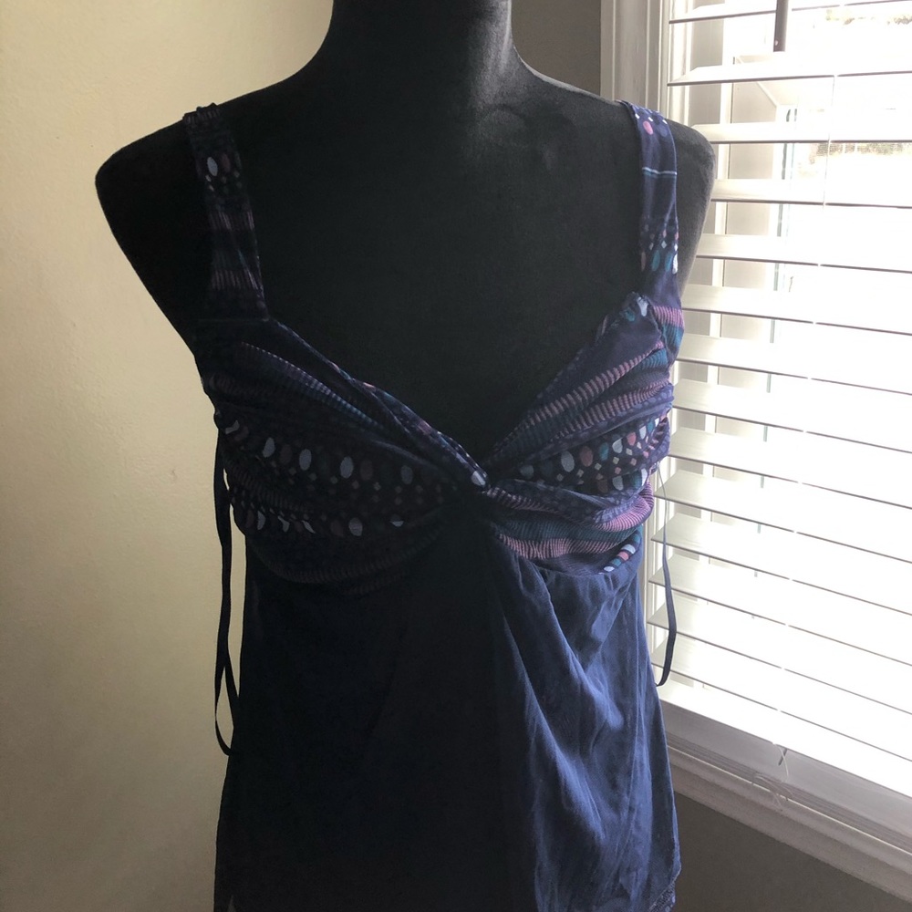 Women’s Top - Picture 6 of 6